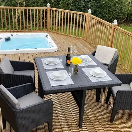 Long Meadow With Hot Tub Malton