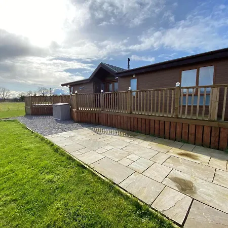 Long Meadow With Hot Tub