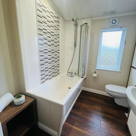 Long Meadow With Hot Tub Apartment *