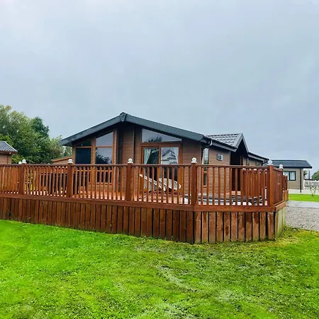 Long Meadow With Hot Tub Malton