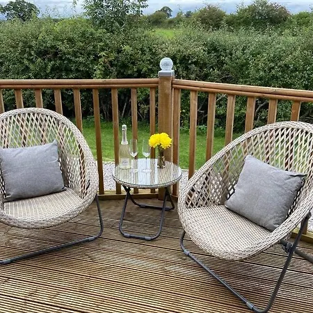 Long Meadow With Hot Tub Lägenhet